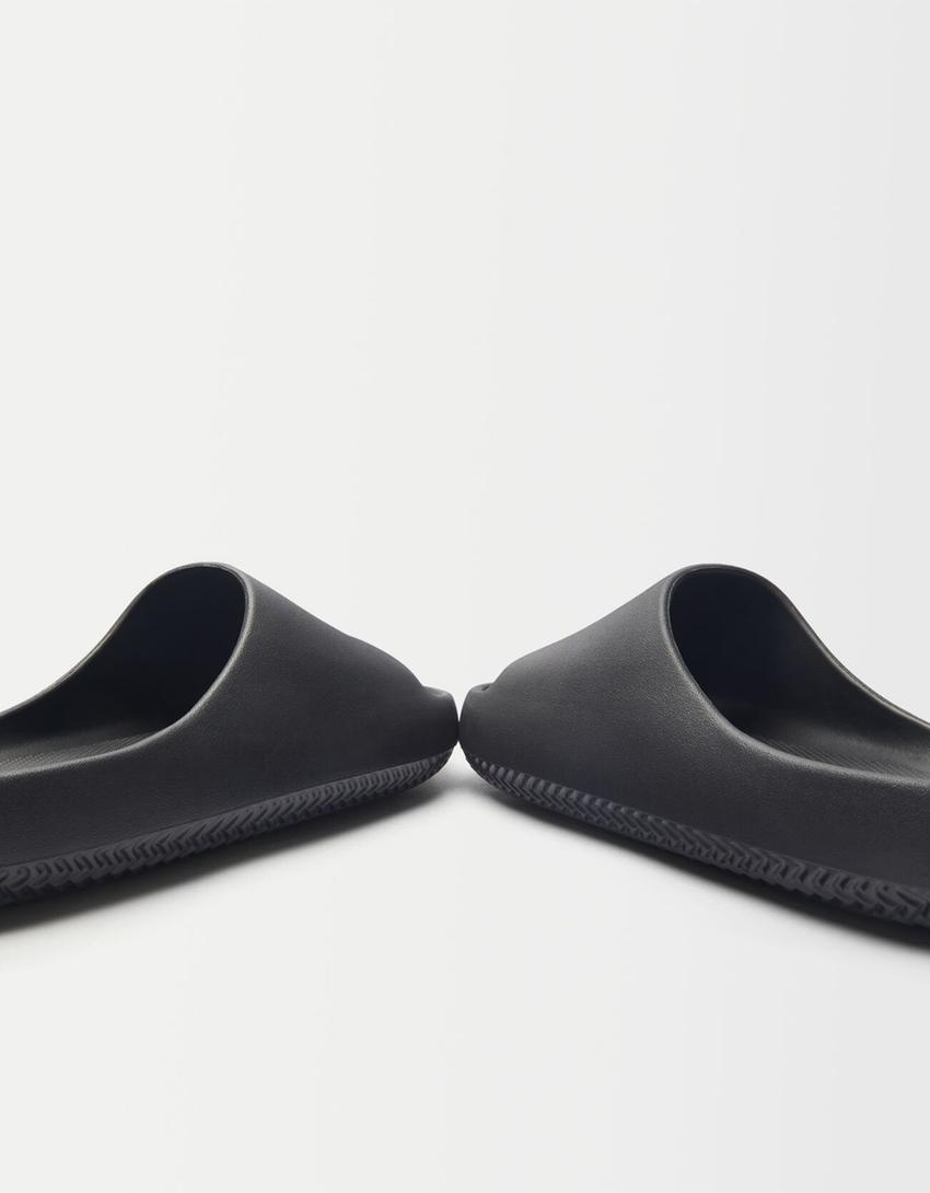 صندل مسطح بمظهر بارز للرجال-أسود-3