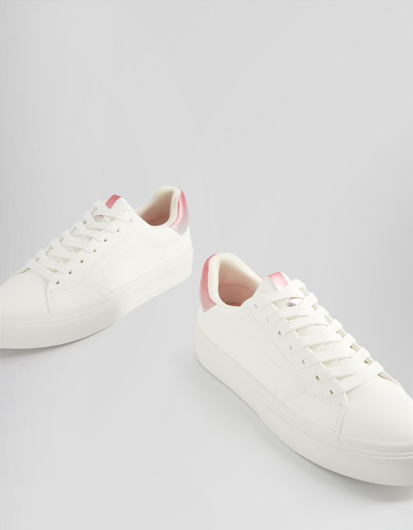 حذاء رياضي بنعل سميك وتفاصيل ممعدنة-أبيض