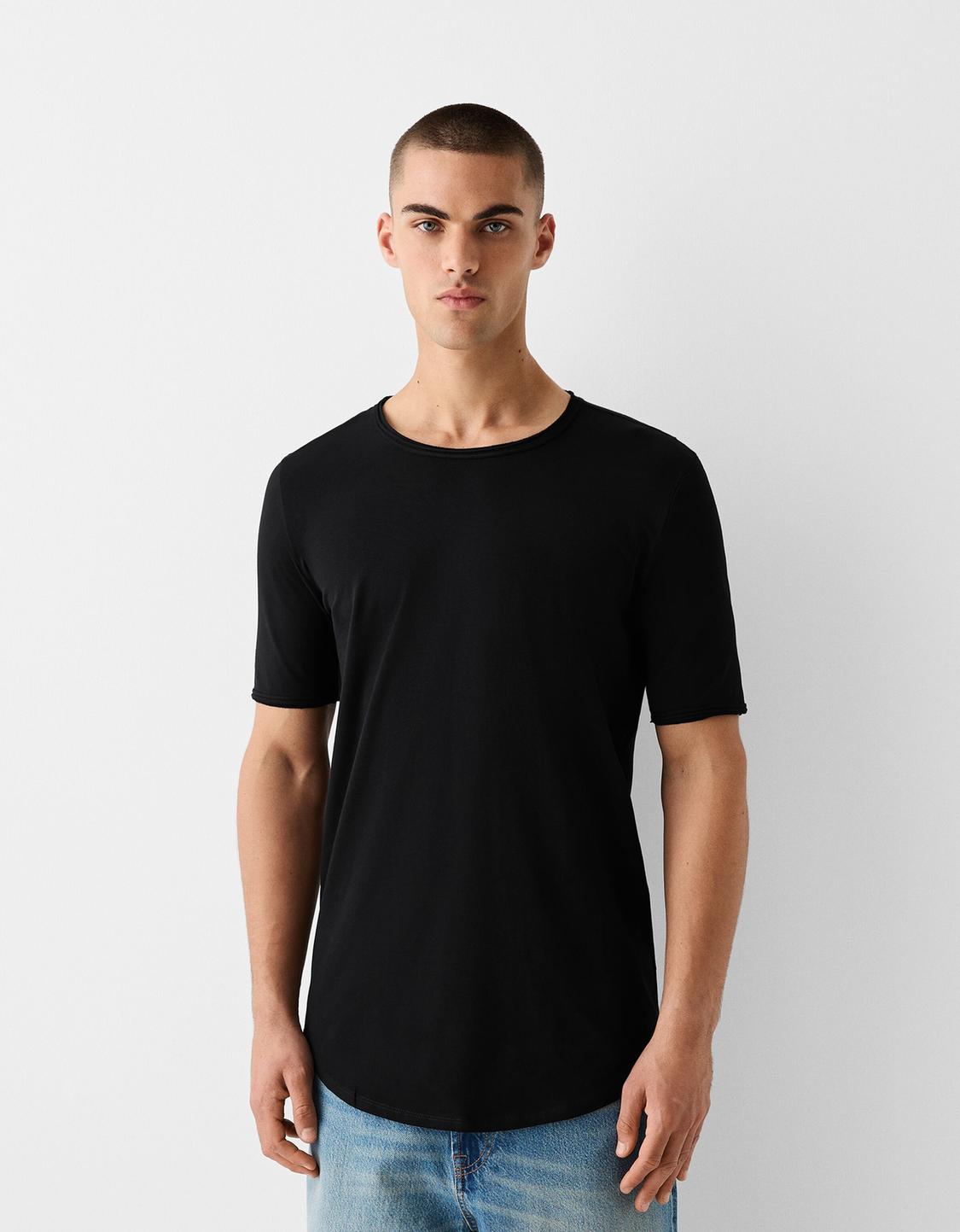 טי שירט Slim fit עם שרוול קצר