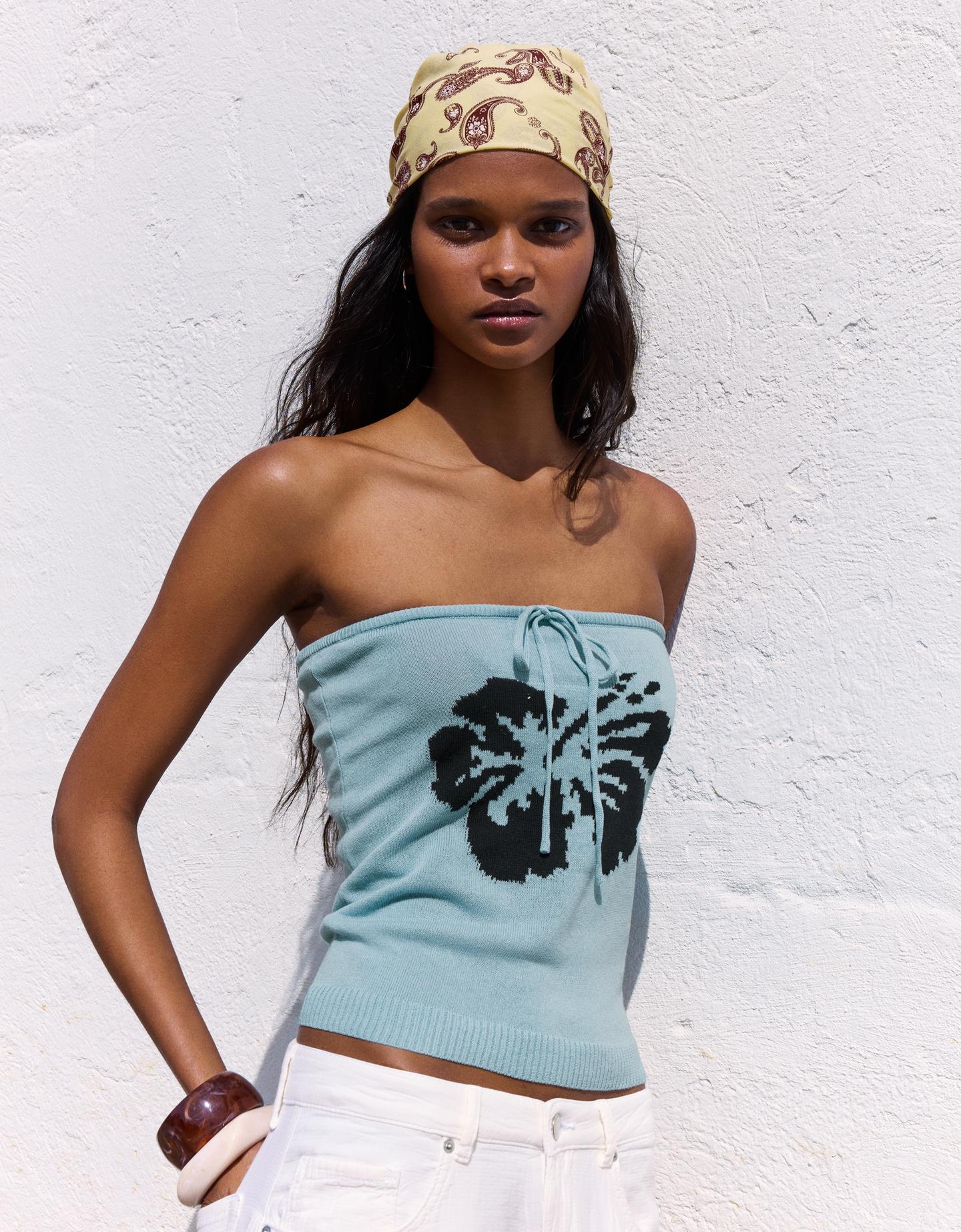 Bershka top bandeau z nadrukiem jasnoniebieski