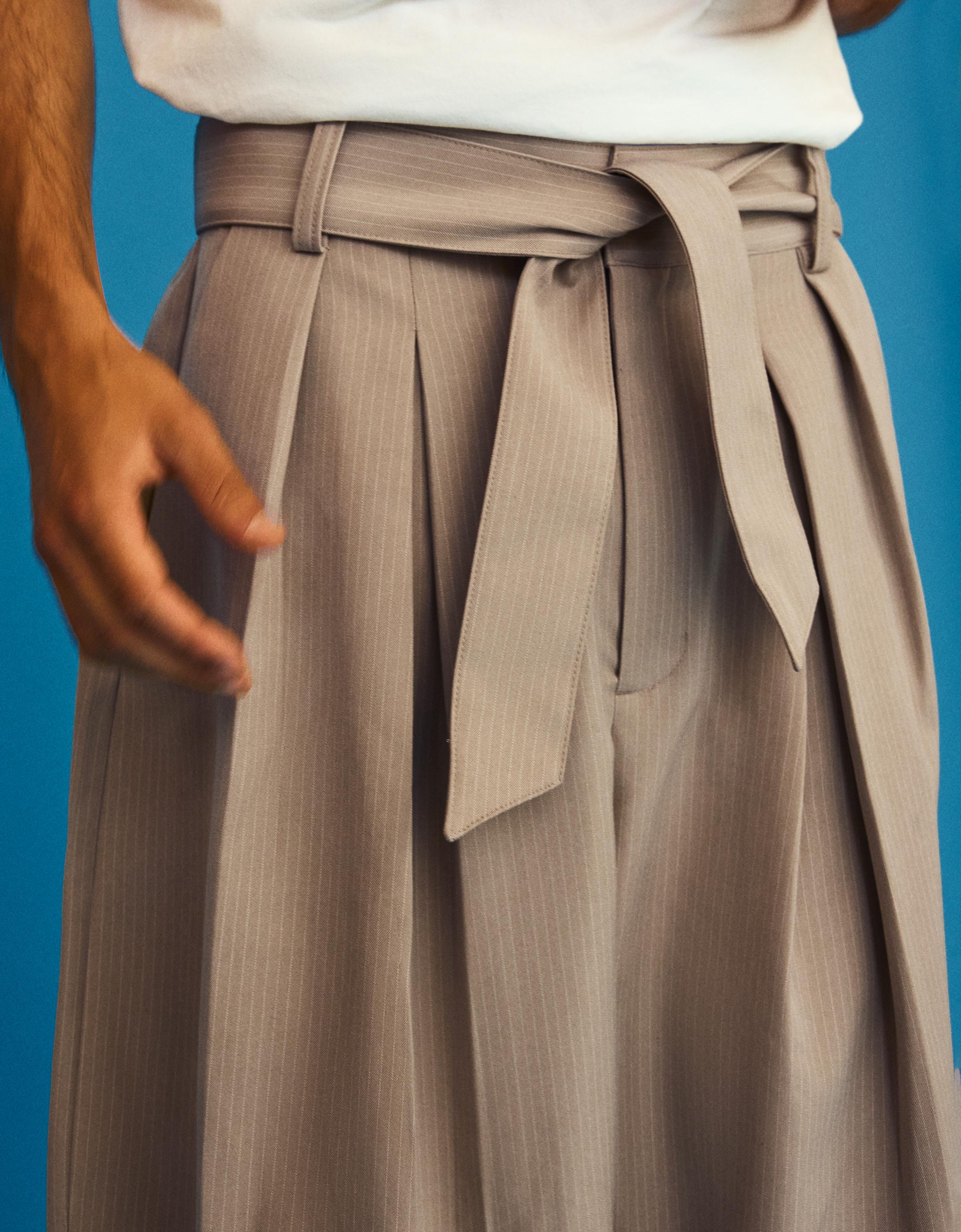 Barrel-leg trousers with darts and belt — Sand