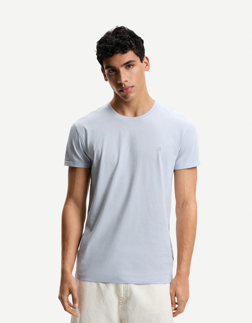 Embroidered short sleeve roll-up T-shirt-Light blue