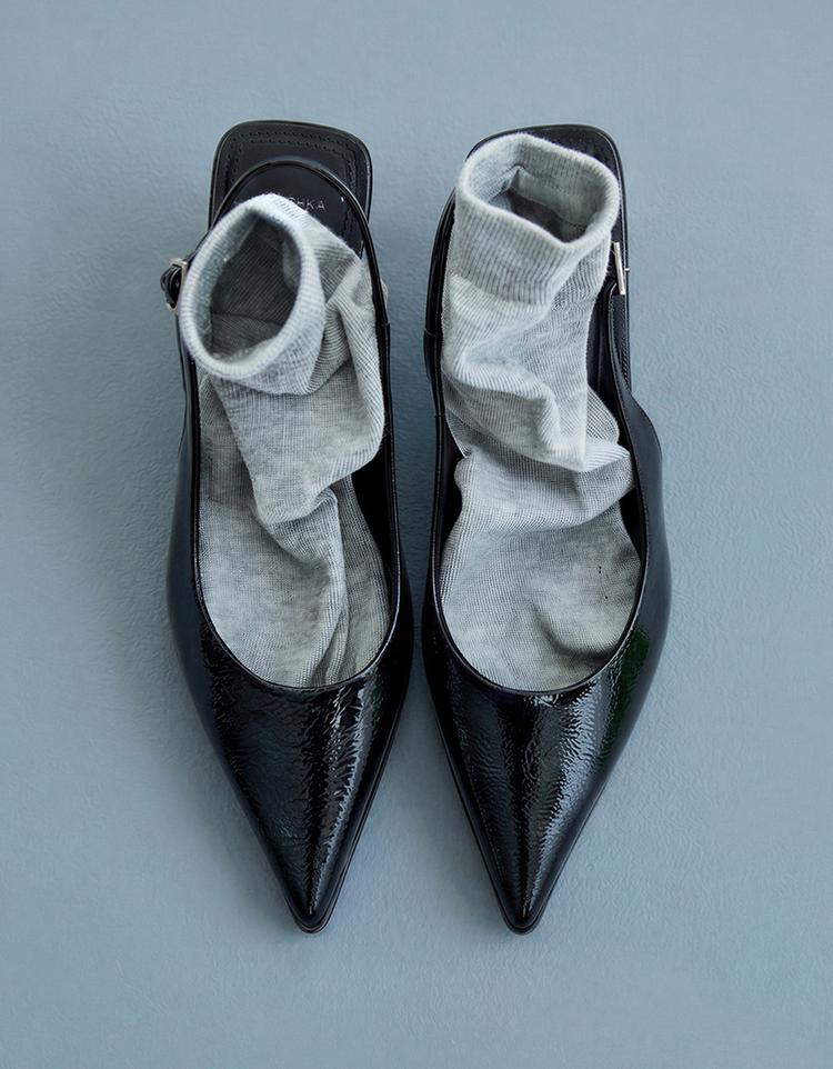 Kısa sivri topuklu arkası açık ayakkabı