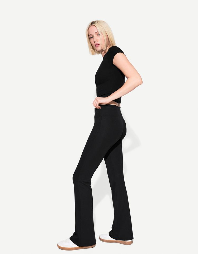 Set camiseta y pantalón flare