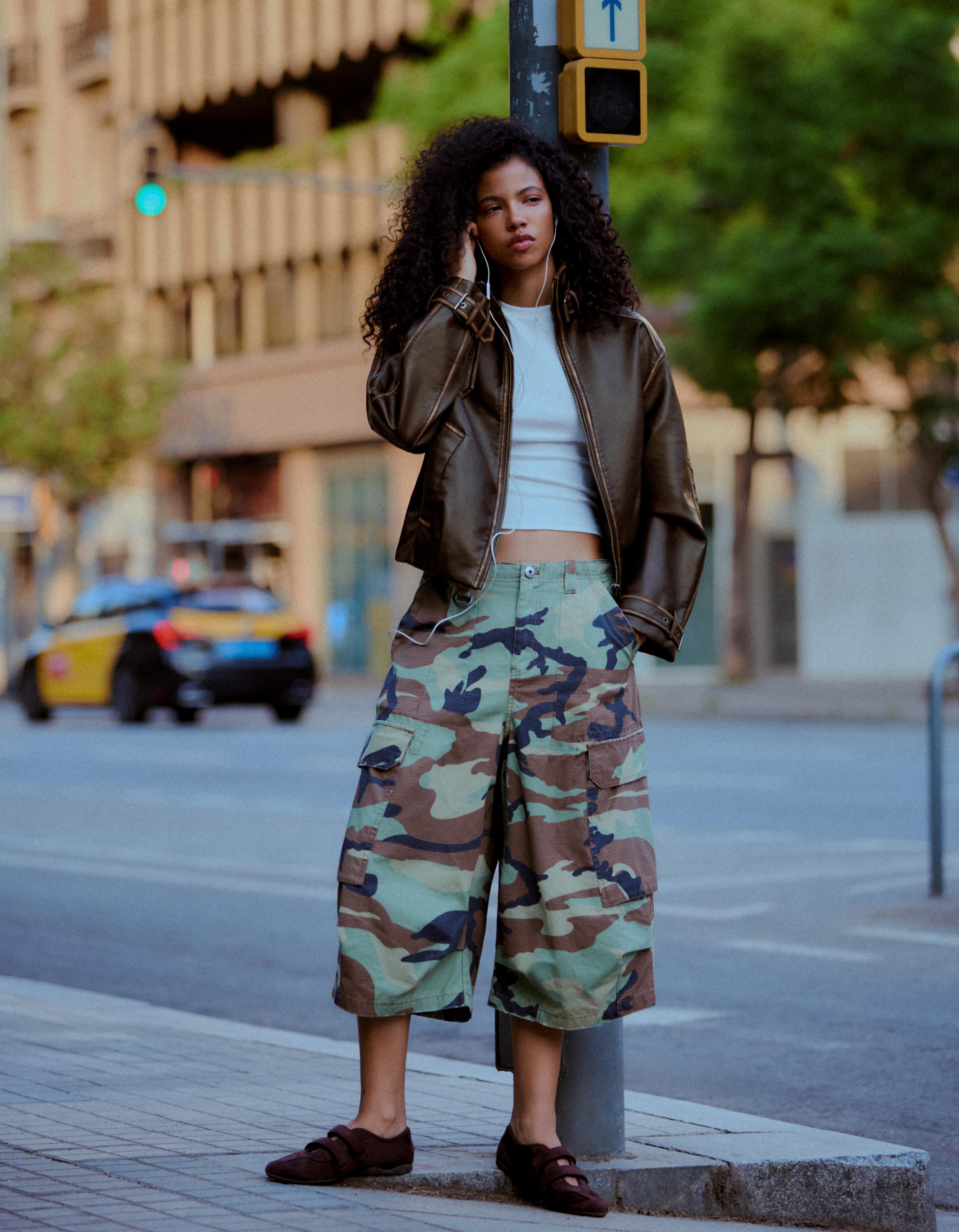 Printed cargo Bermuda shorts — Khaki