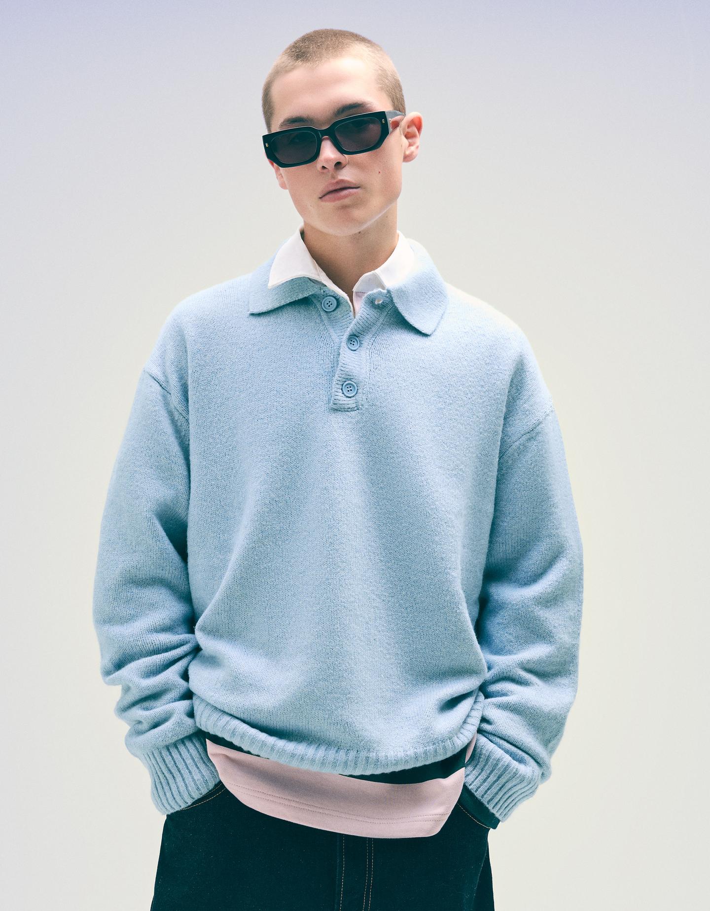 Bershka sweter z kołnierzykiem polo jasnoniebieski