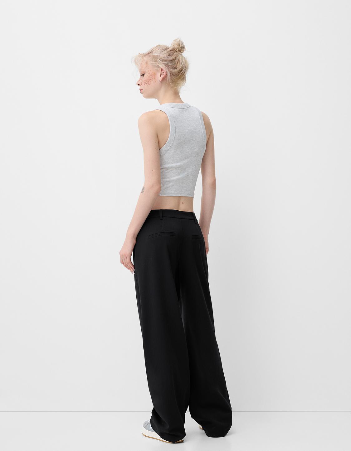 Low-rise baggy trousers