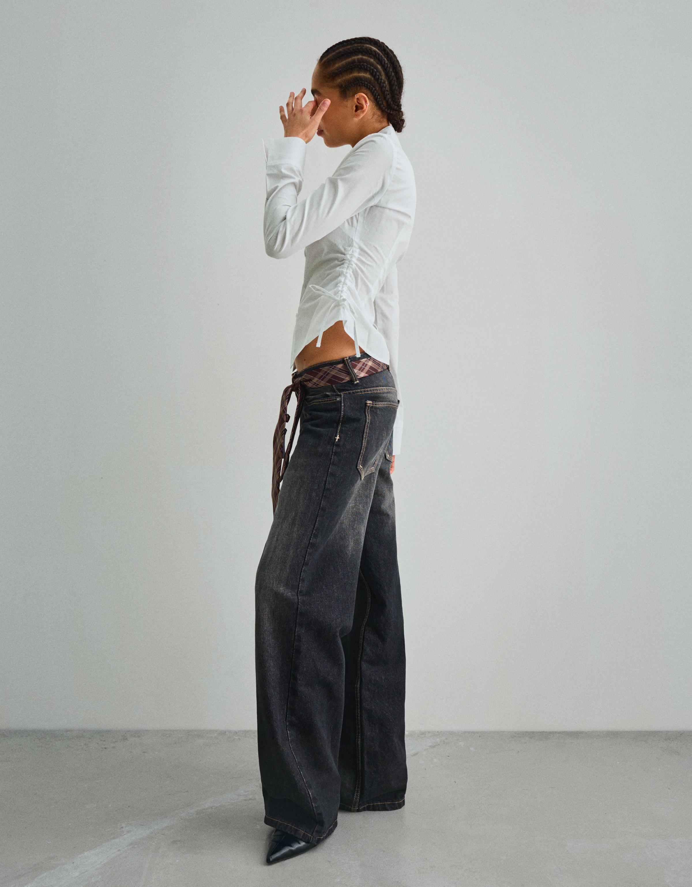 Thumbnail - Bershka Figurbetontes Hemd Mit Seitlicher Raffung Damen M Weiss