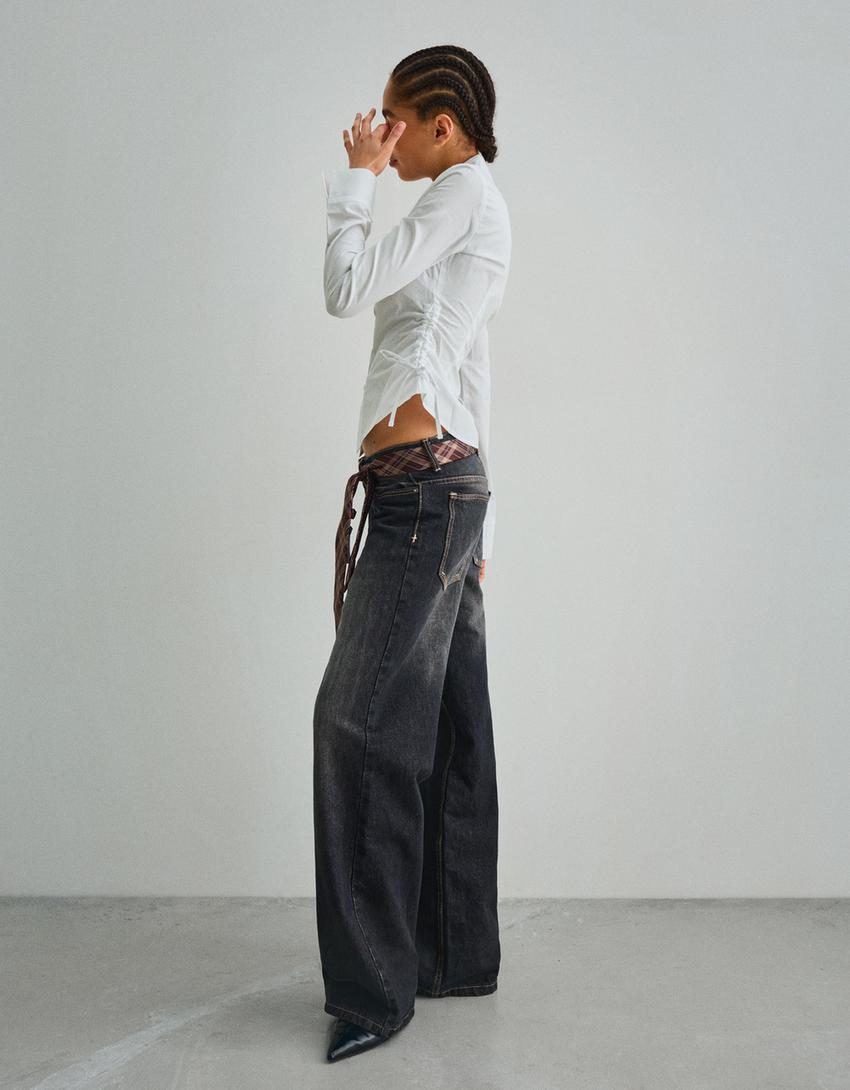 Fitted shirt with gathered side-White