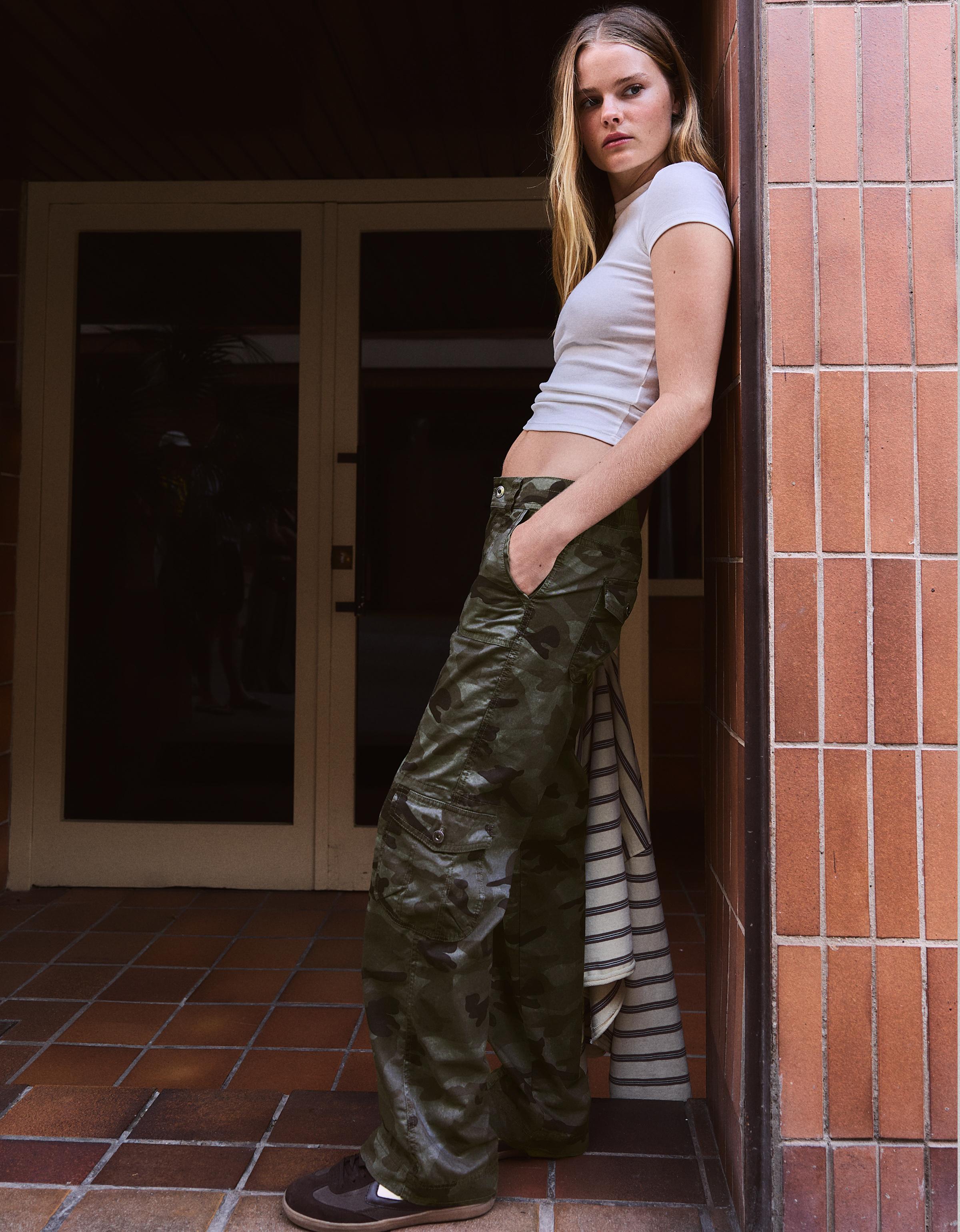 Bershka Baskılı straight kargo pantolon görsel 6