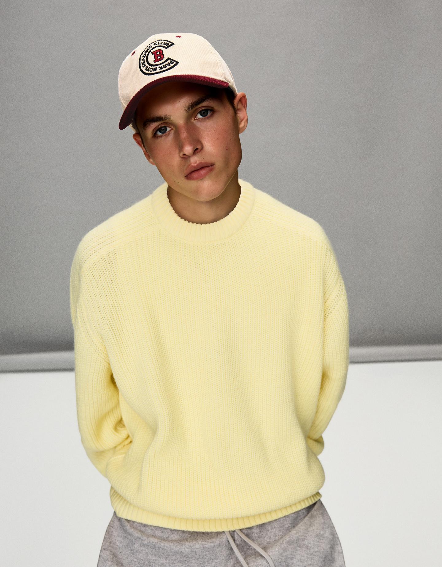 Bershka haftowana czapka sznurowana kremowy