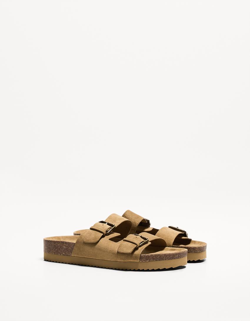 Flache Sandalen aus Leder mit Schnallen-Sandfarbe