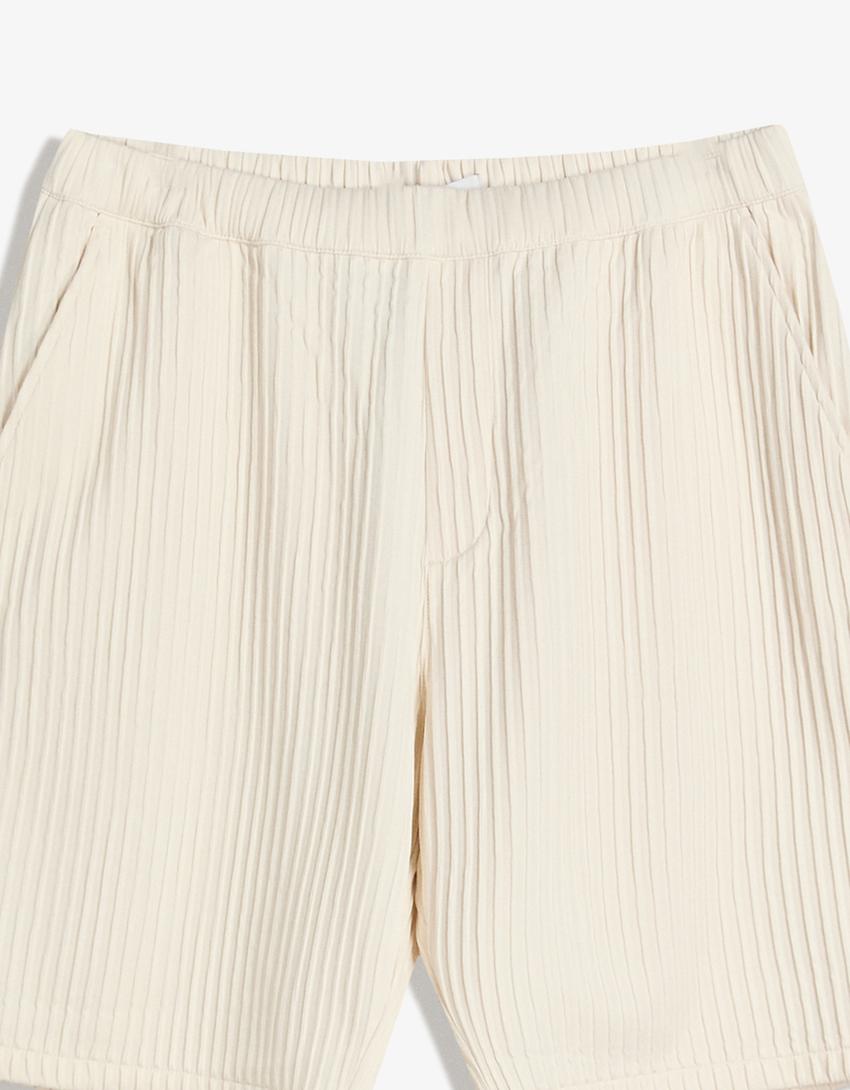 Pleated skater shorts-Off white