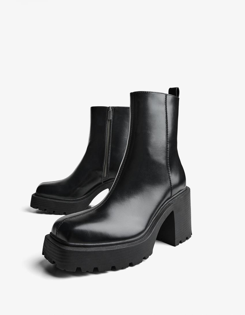 Stiefelette mit quadratischem Zehenbereich-Schwarz