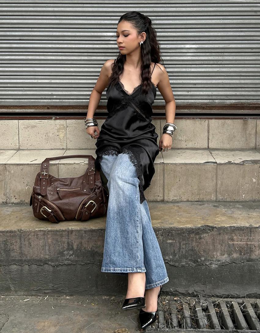 Robe asymétrique satin et dentelle à bretelles-Noir