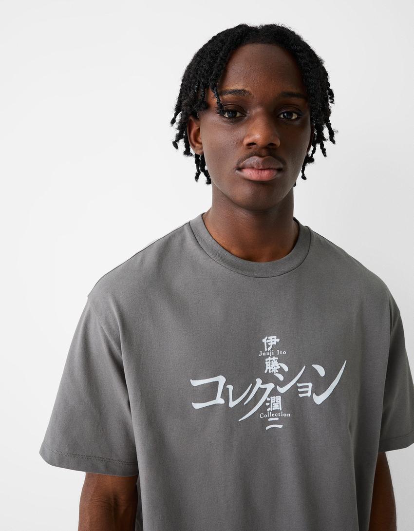 تيشرت جونجي إيتو بقصّة مربعة وأكمام قصيرة-رمادي-6