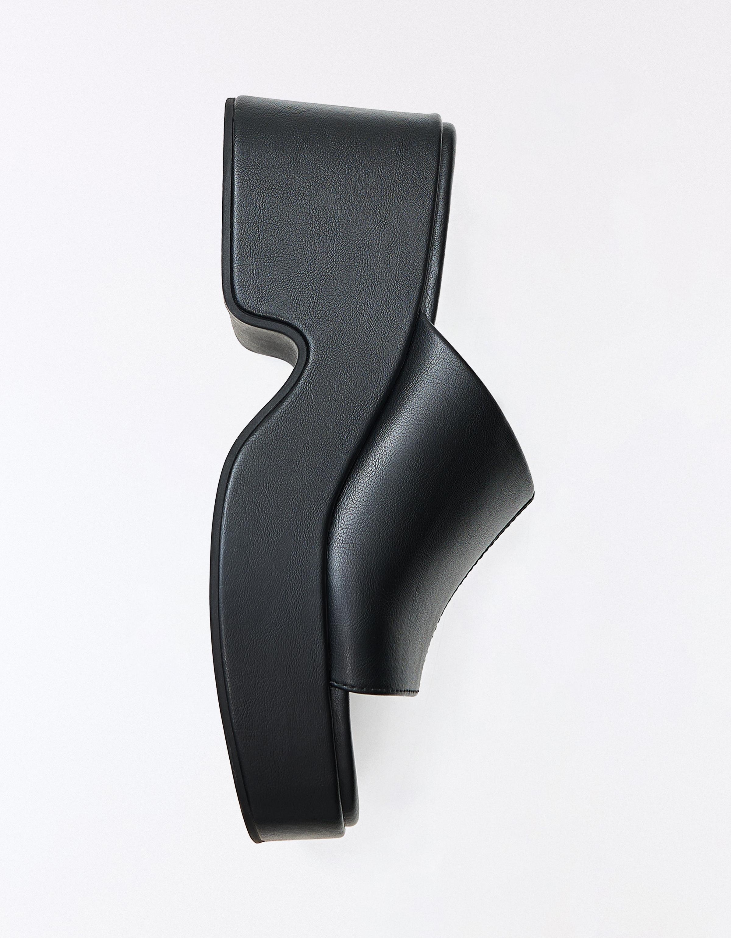 PLATFORM MULE SANDALS — BLACK