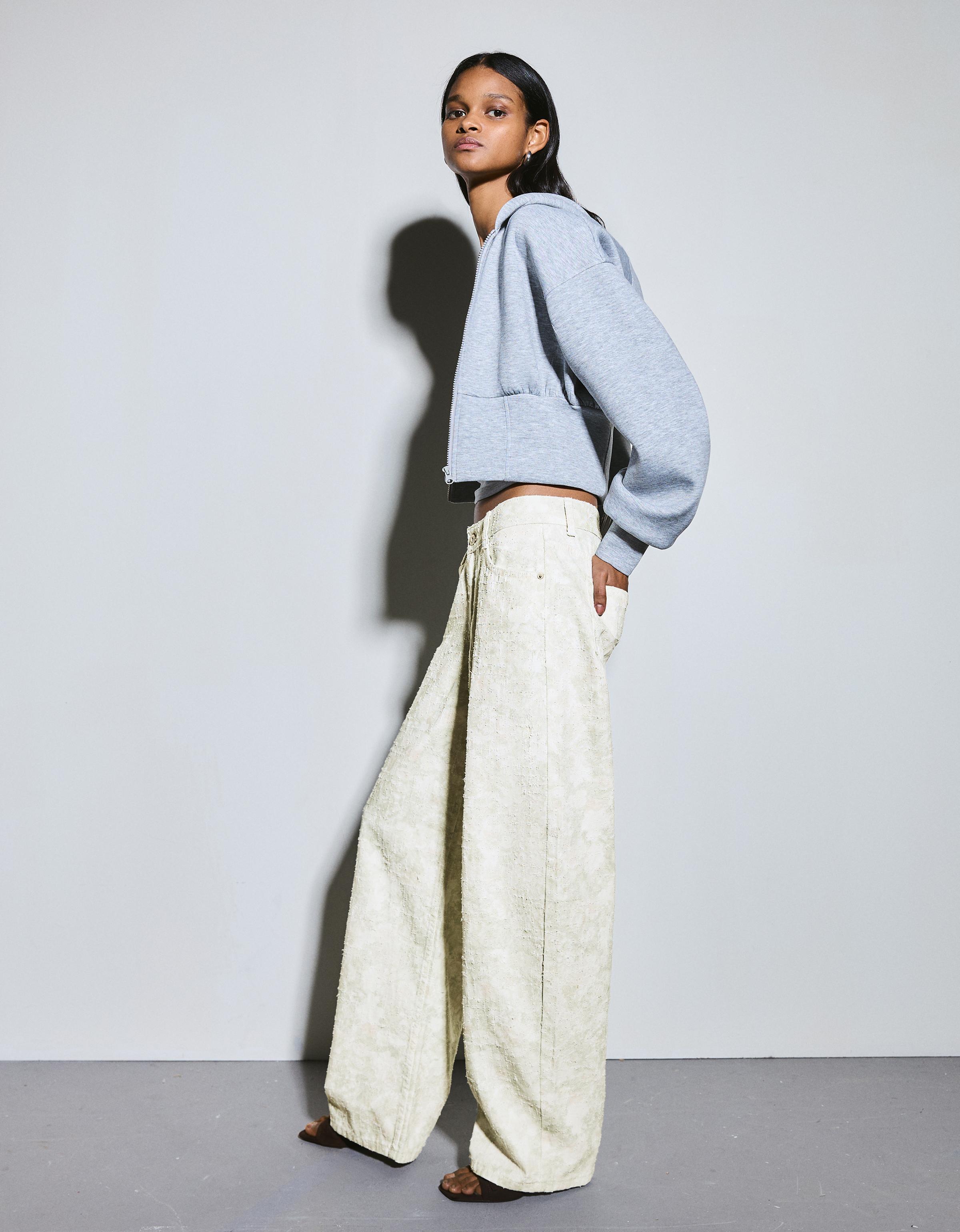 Low-rise printed baggy barrel jeans