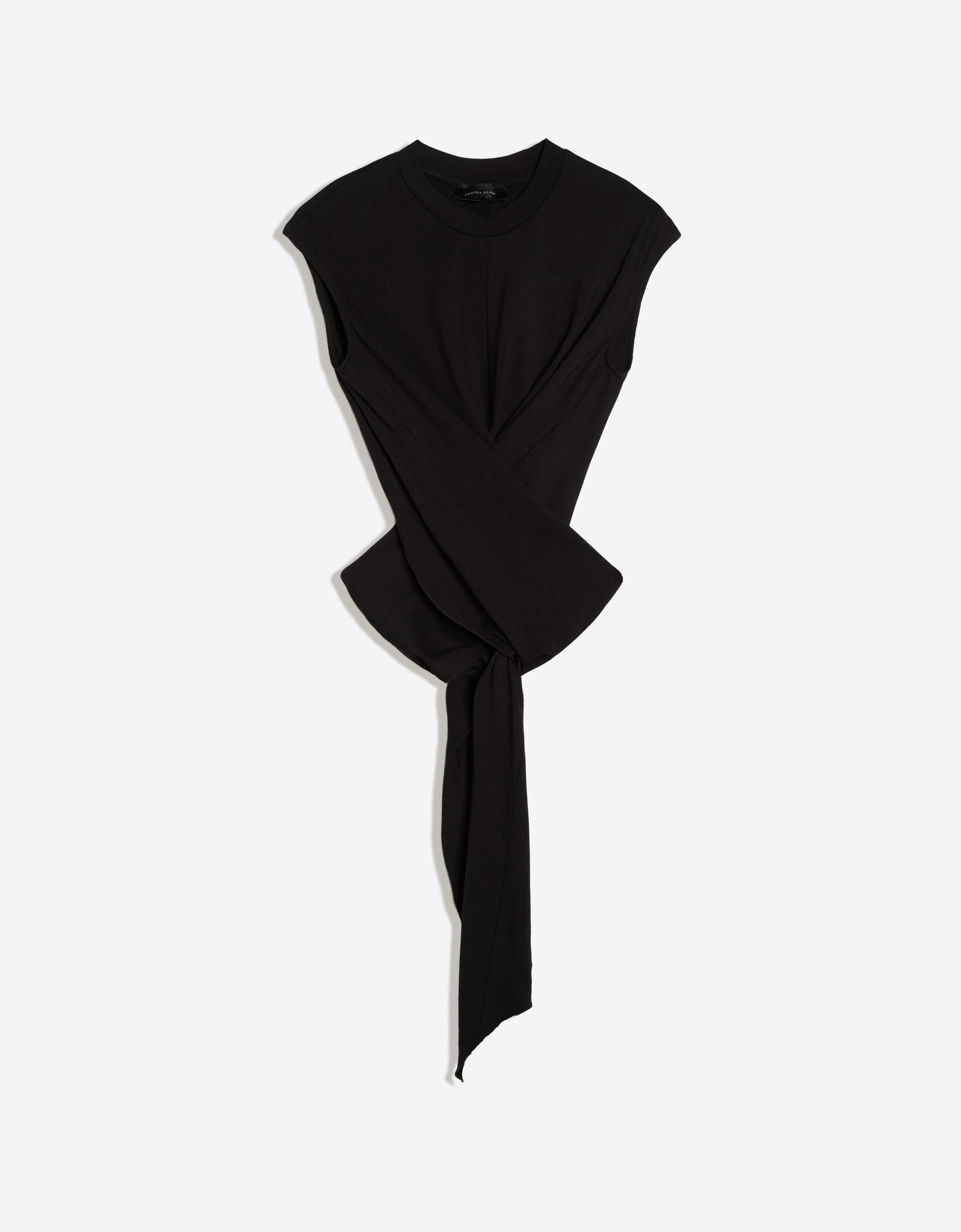 Round neck top with tie back
