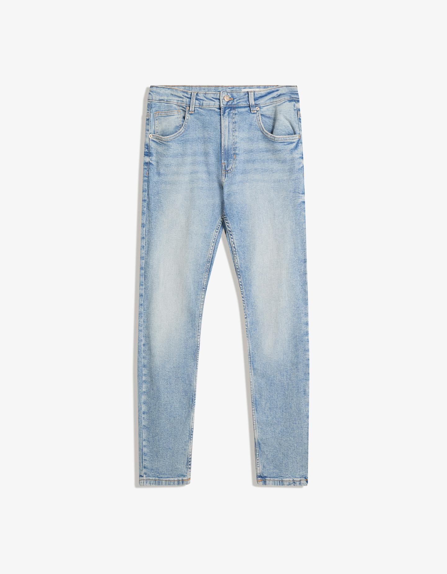 Bershka jeansy o kroju skinny wyblakły niebieski