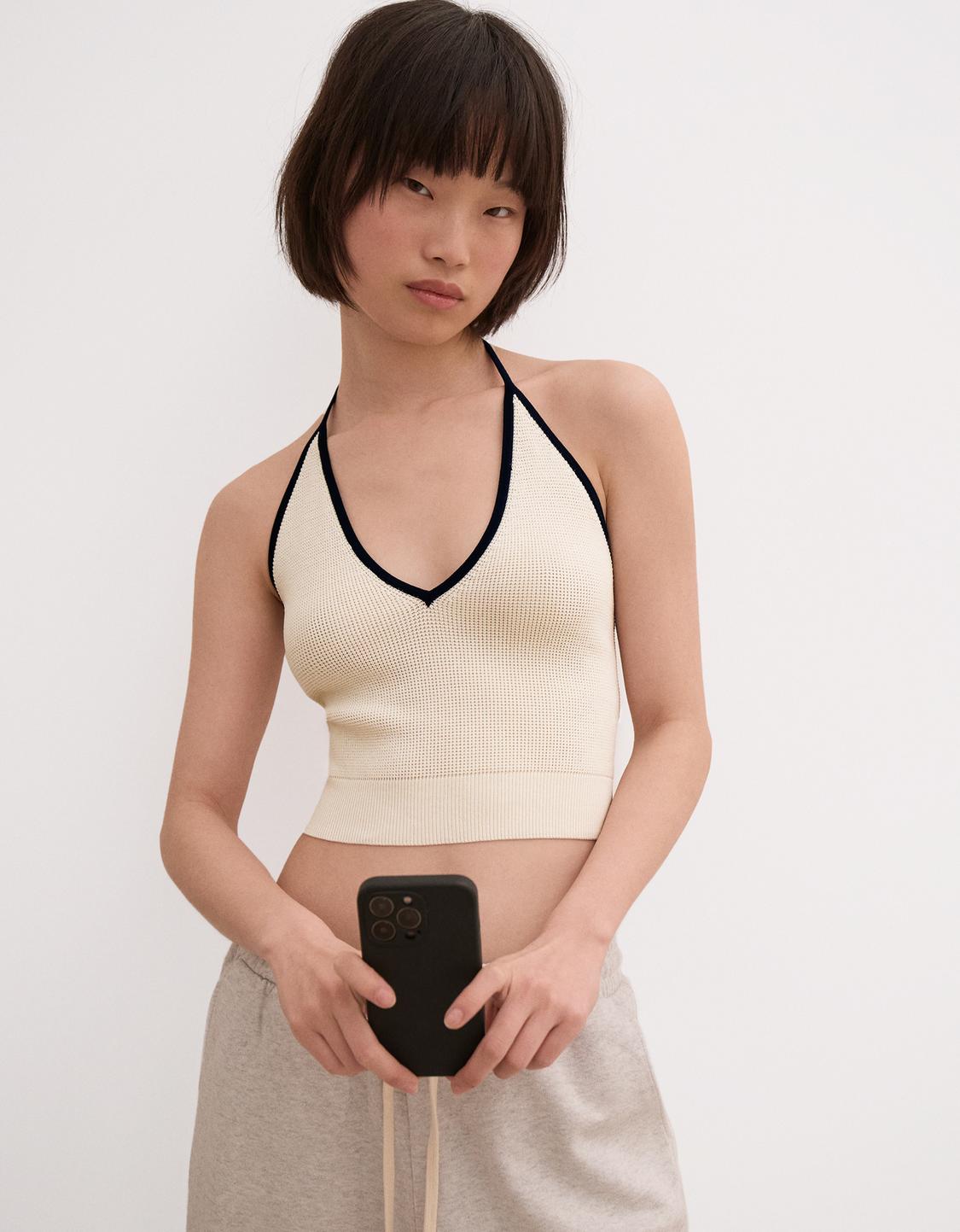 Contrast halter top