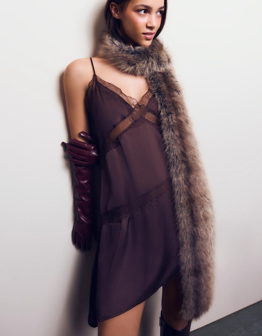 Vestido mini assimétrico de cetim com renda-Marrom