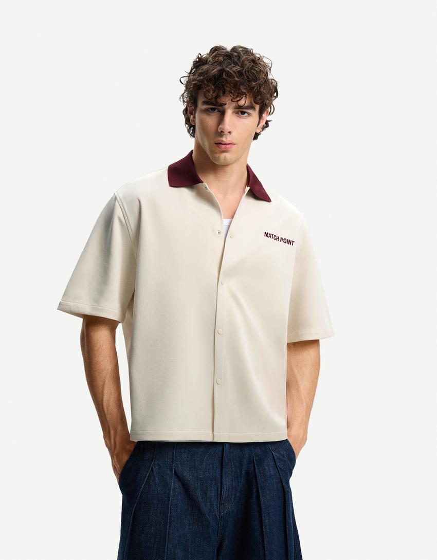 Camisa manga corta boxy bordado Camisas Hombre Bershka