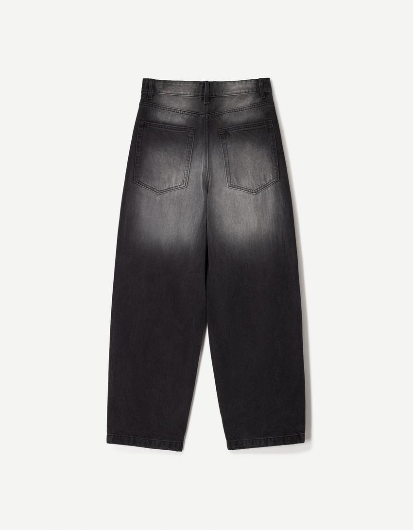 جينز فضفاض سوبر-أسود