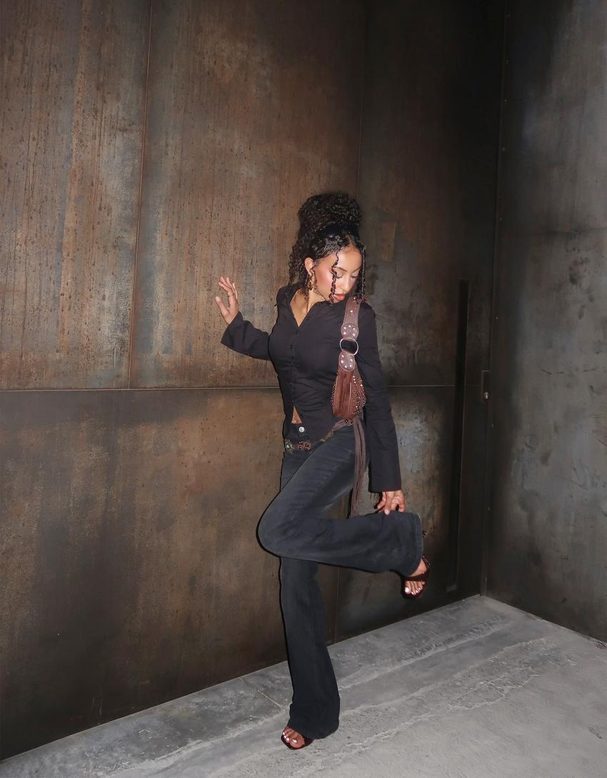 Fitted shirt with flared sleeves-Black
