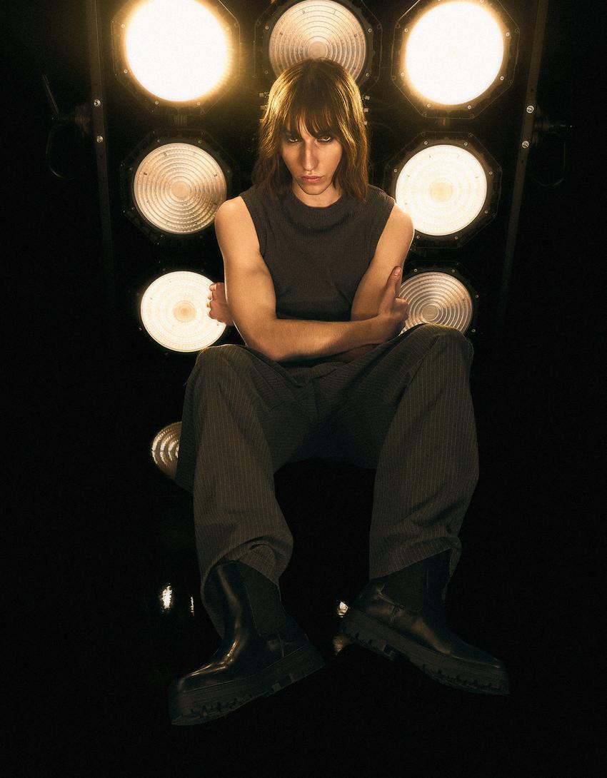 Stiefeletten mit elastischem Detail-Schwarz