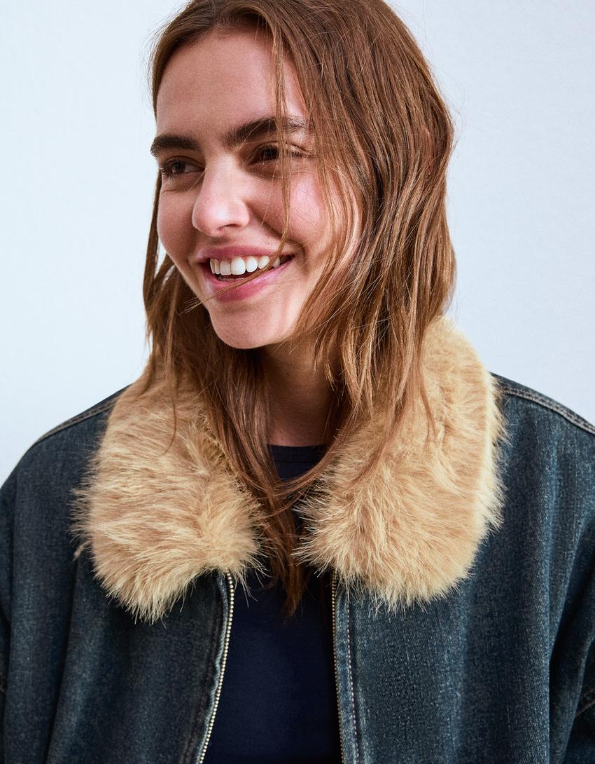 Jeansjacke mit Kunstfellkragen-Ausgewaschenes Blau