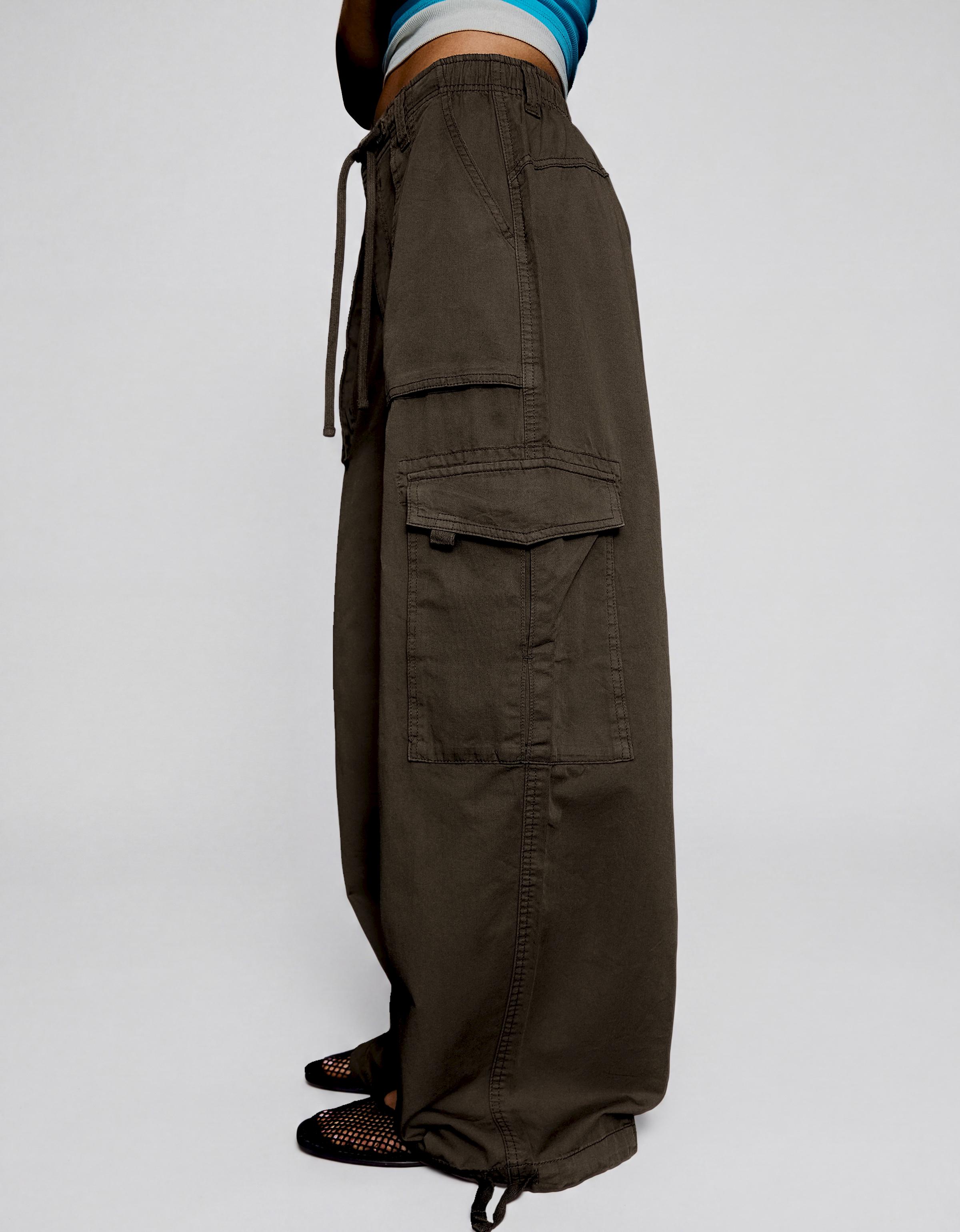 Parachute cargo trousers — Sand