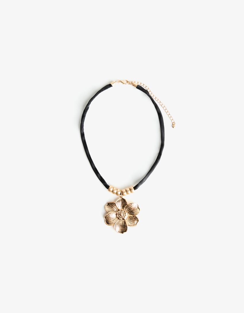 Necklace with flower pendant-Black-2