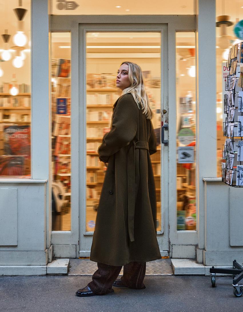 Manteau en laine oversize avec ceinture Femme Bershka