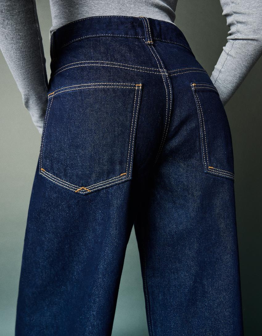 Low-rise bootcut jeans