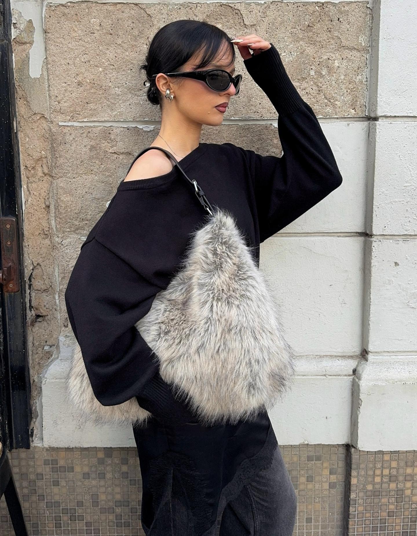 Bershka torebka na ramię z efektem futra szary