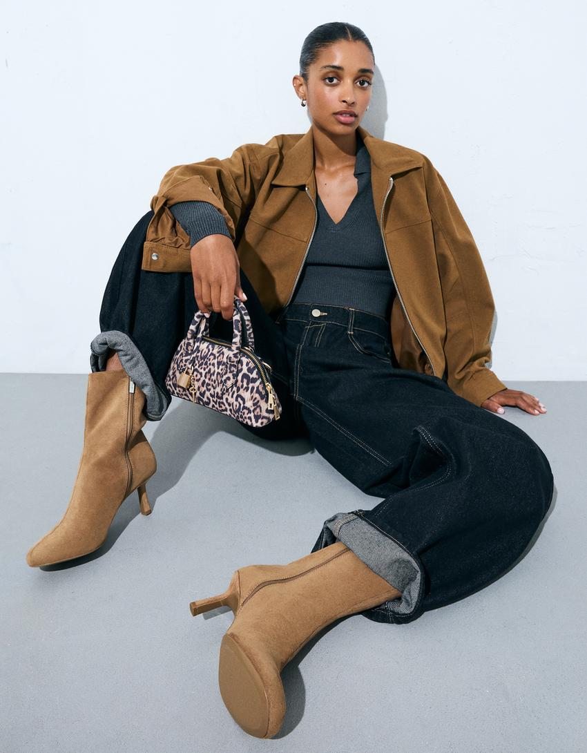 Kitten heel ankle boots-Tan