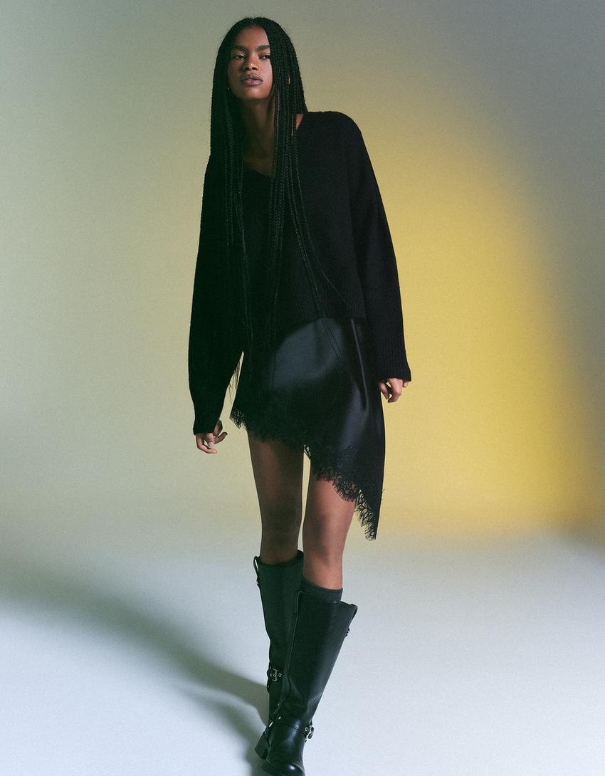 Maglia cropped con scollo a V-Nero