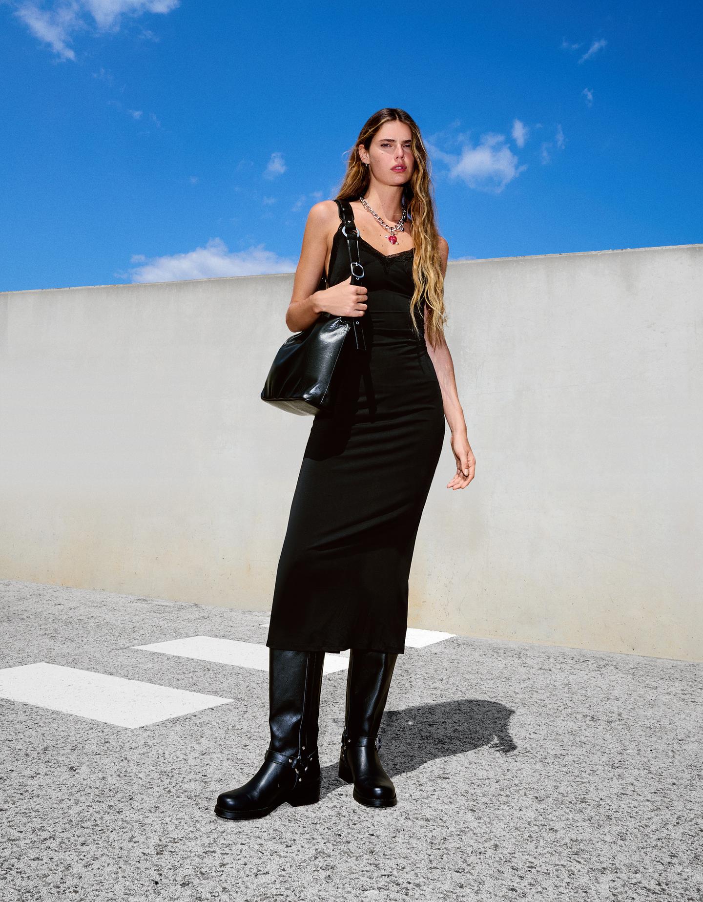 Bershka luźna sukienka midi z koronką blonda czarny