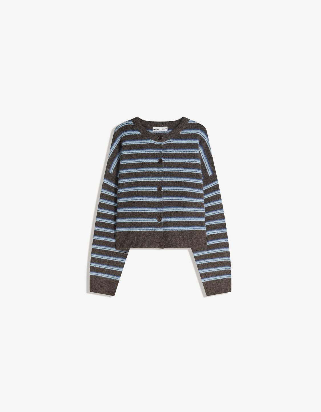 Düğmeli çizgili hırka