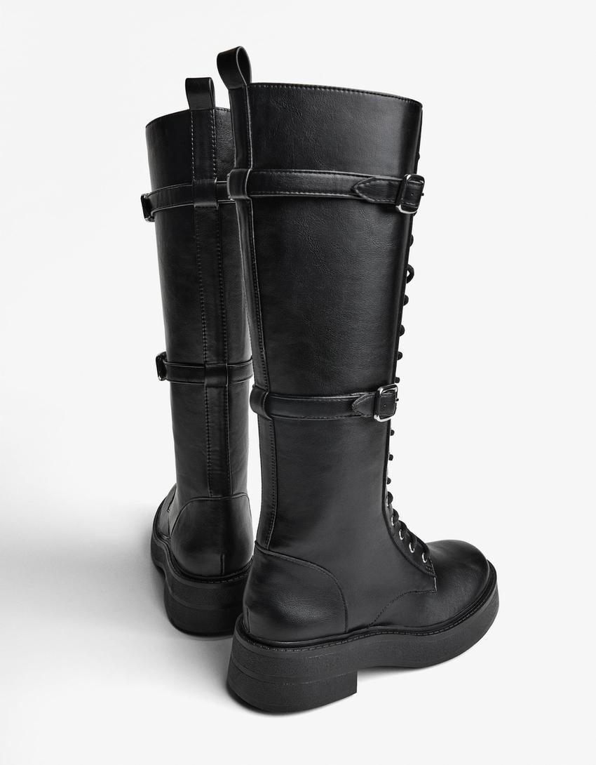 Bota plana acordonada hebillas-Negro