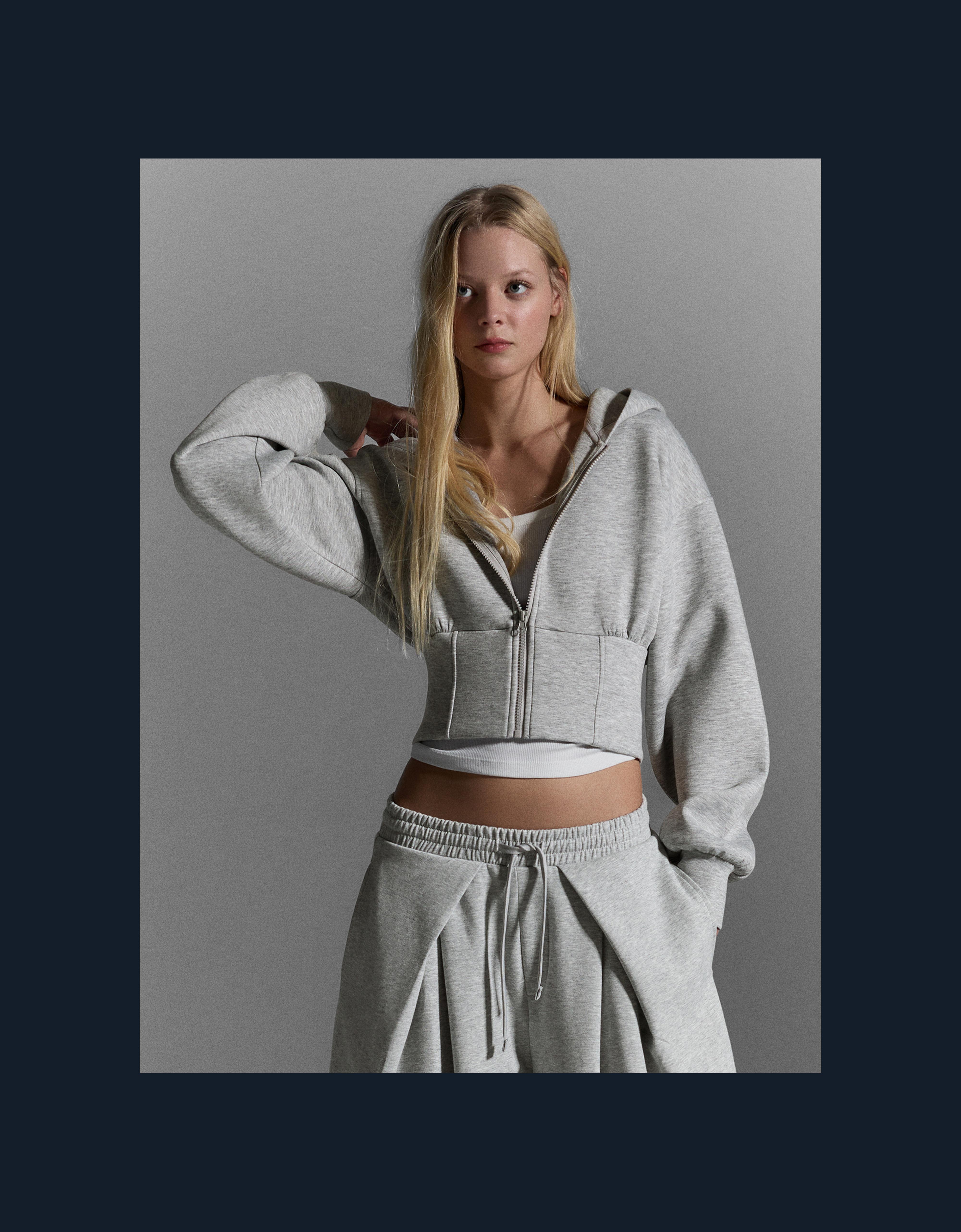 Kapüşonlu fermuarlı yüksek bel sweatshirt - Görsel 17