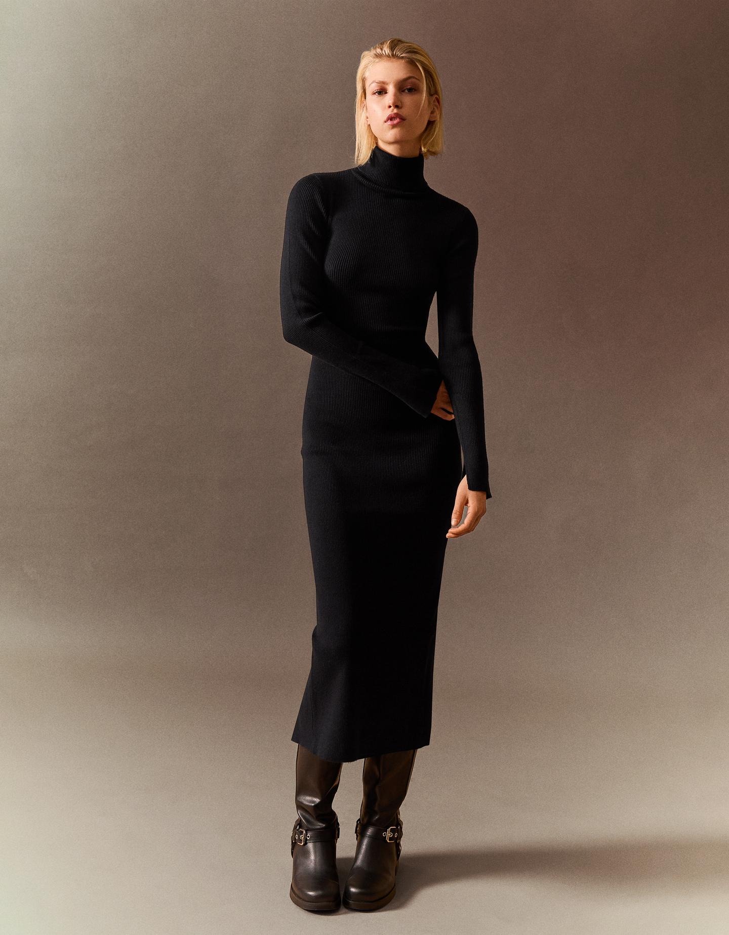 Bershka sukienka midi z golfem rib czarny