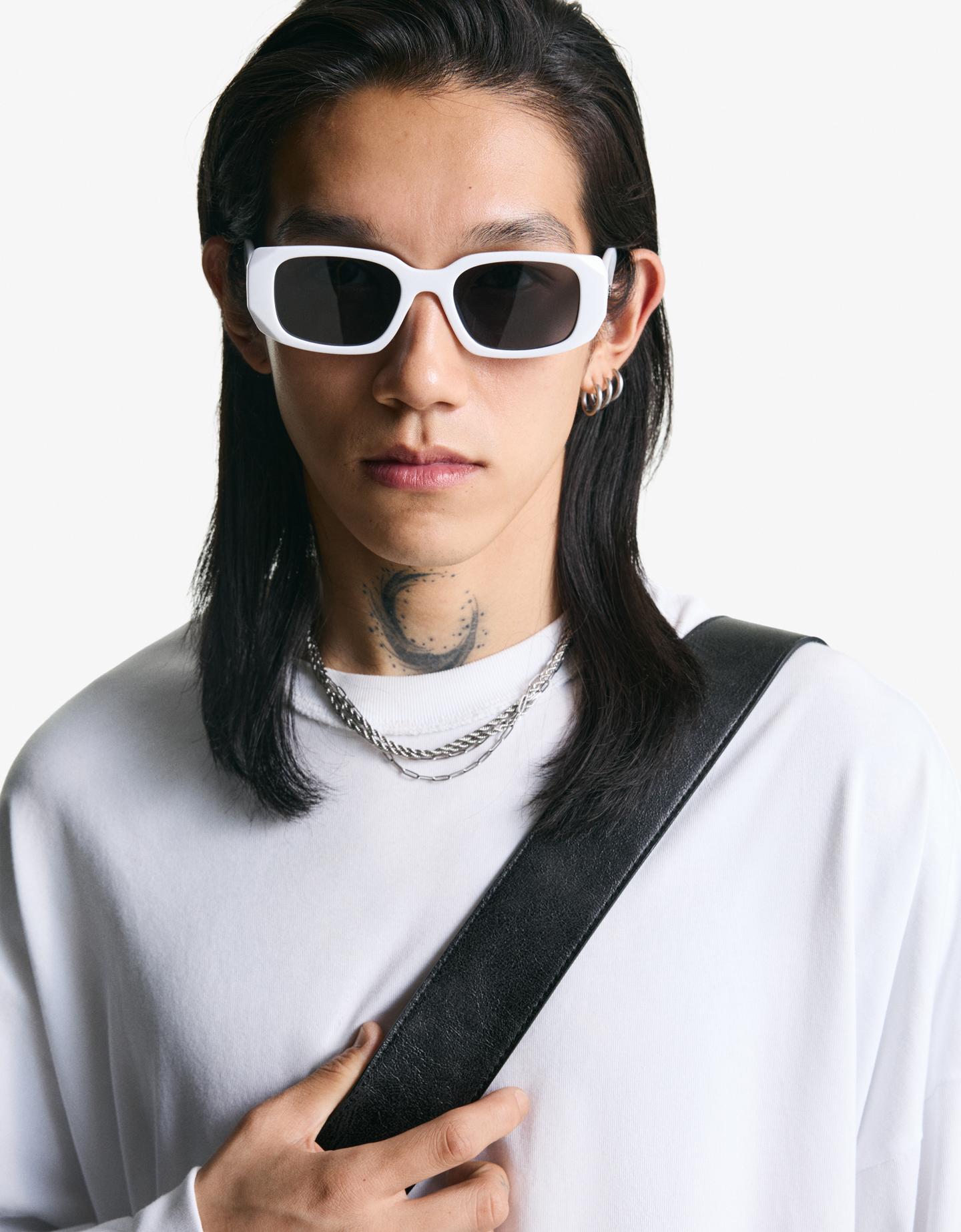Bershka sześciokątne okulary przeciwsłoneczne biały