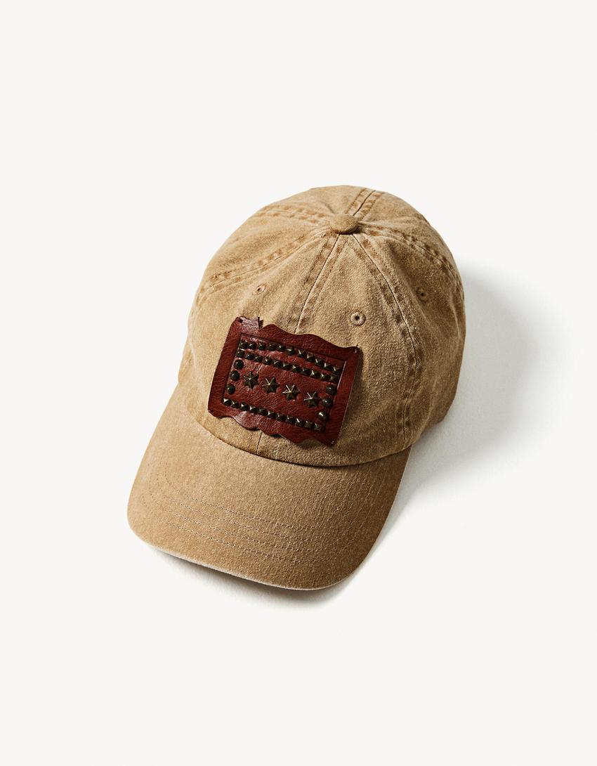 Šiltovka s nášivkou ARIES X BERSHKA-Hnedá