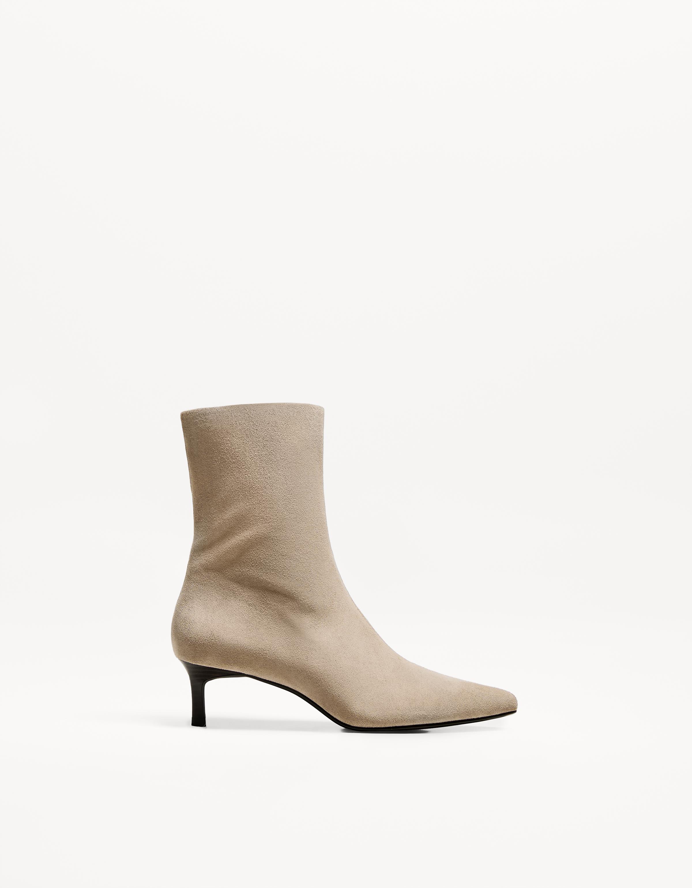 Bershka Stiefeletten In Lackoptik Mit Kitten-Heels Damen 41 Taupe