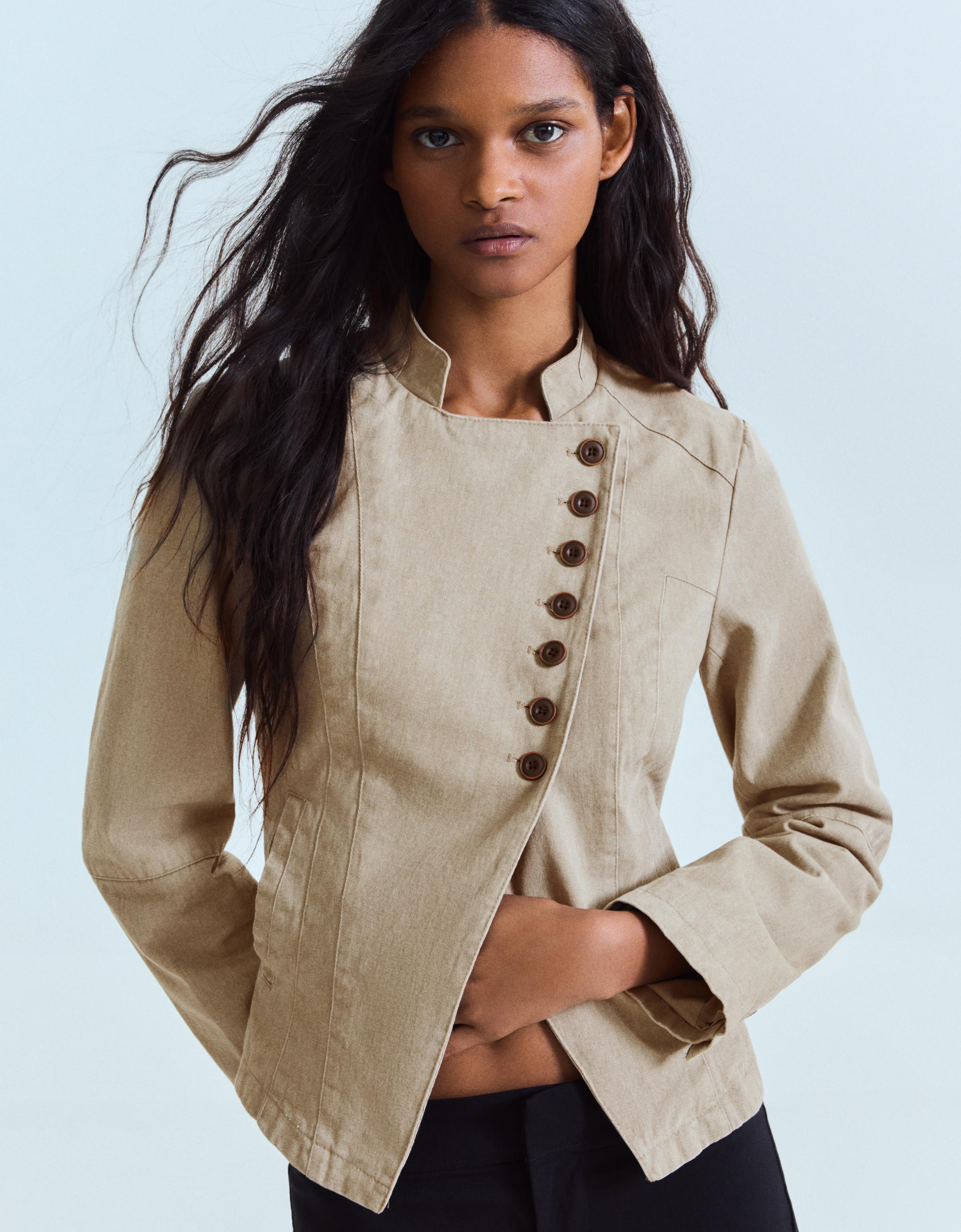 Double-breasted button-up blazer — Cream
