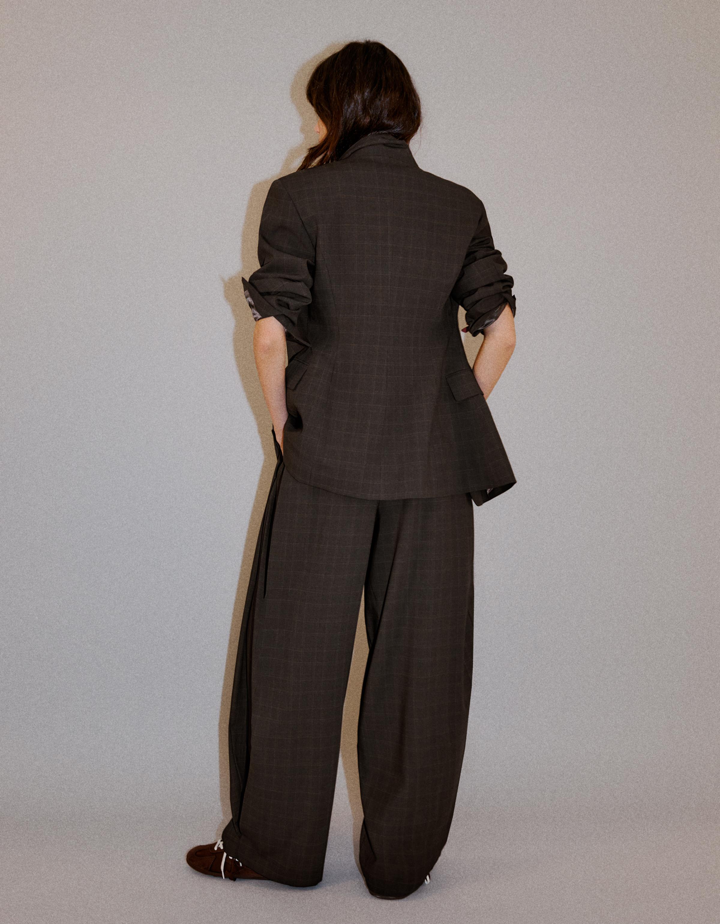 Side-pleat trousers — Brown