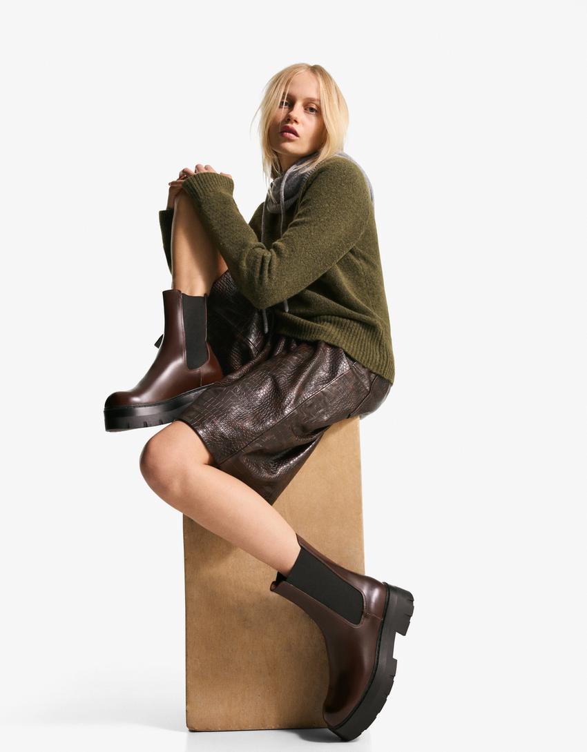 Ankle boots with elastic detail-Brown
