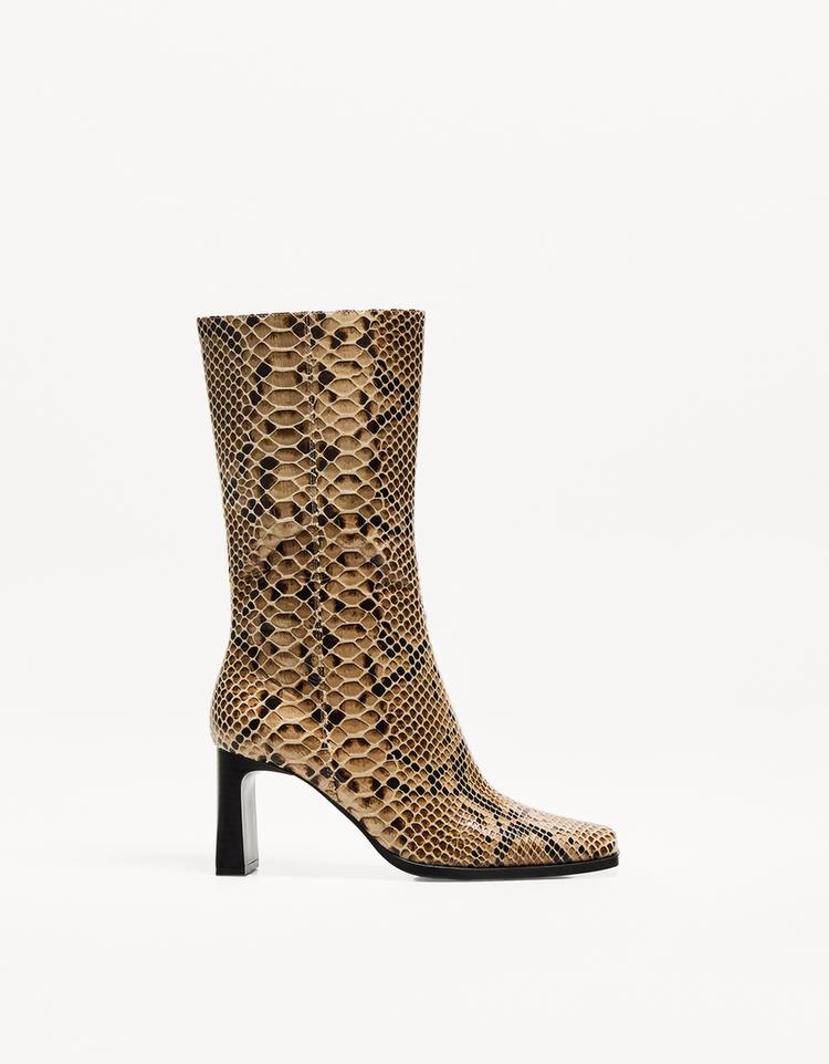 Bota tacón animal print caña media